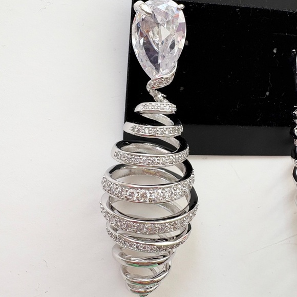 Noir NYC statement pavé cône earrings - Picture 2 of 3